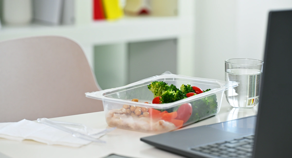 Employees need to clean up when eating in the office